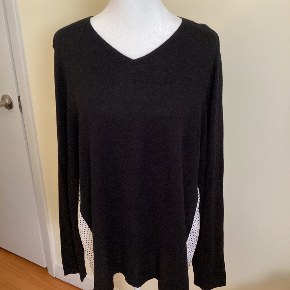 Chico’s size 3 (XL) black/white tunic long sleeves